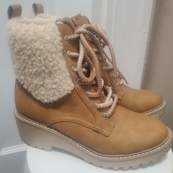 DV Dolce Vita Russit Faux Fur Women Trimmed Boots Sz 6.5 🌴✌️ - Picture 3 of 10